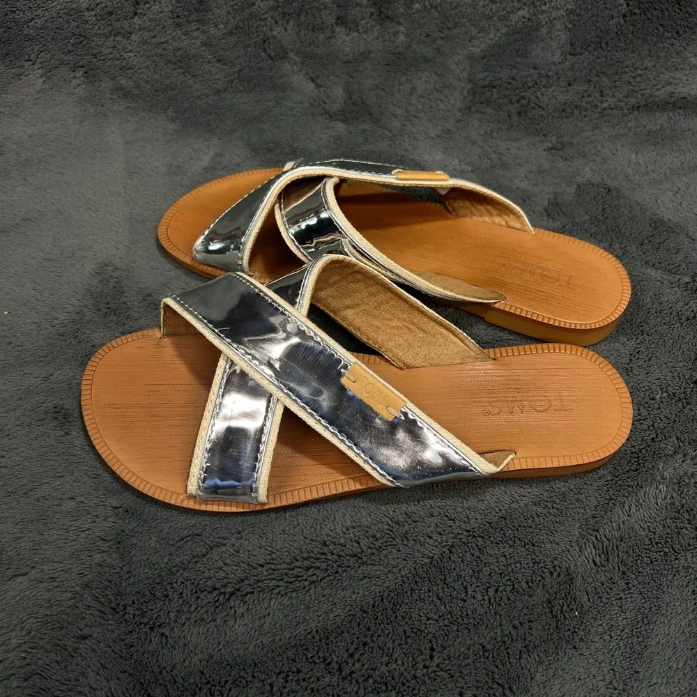 TOMS Youth Metallic Silver Cross Strap Slide Sandals Size 2 10011513